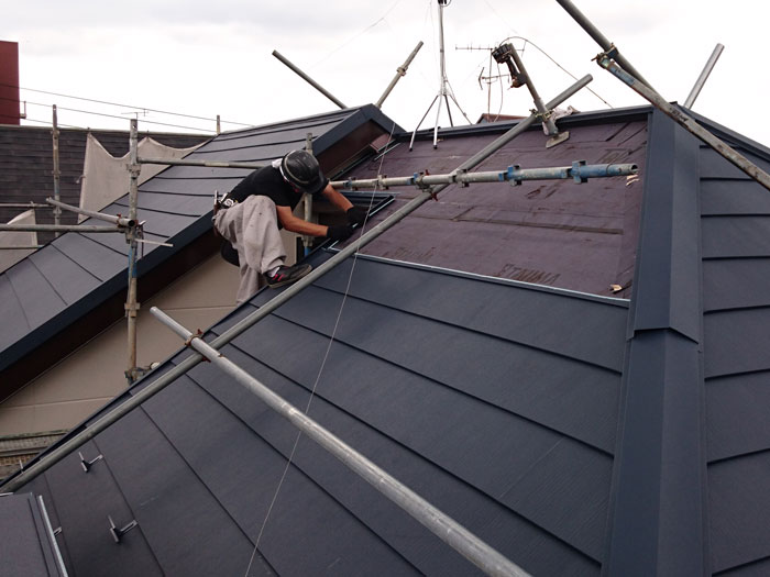 建物に影響を及ぼす屋根勾配とは？その種類とメンテナンスについて解説！